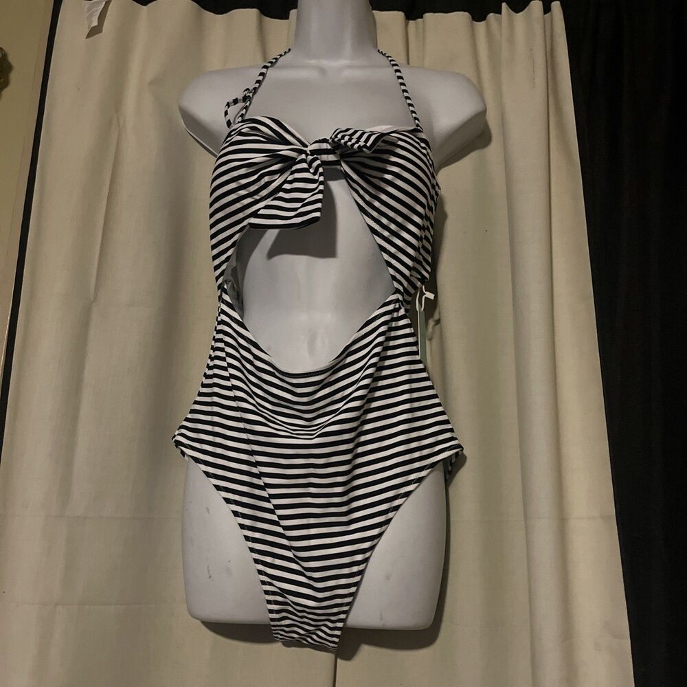 Cupshe NWT Bold Striped Black & White Halter One Piece Swimsuit Size Large